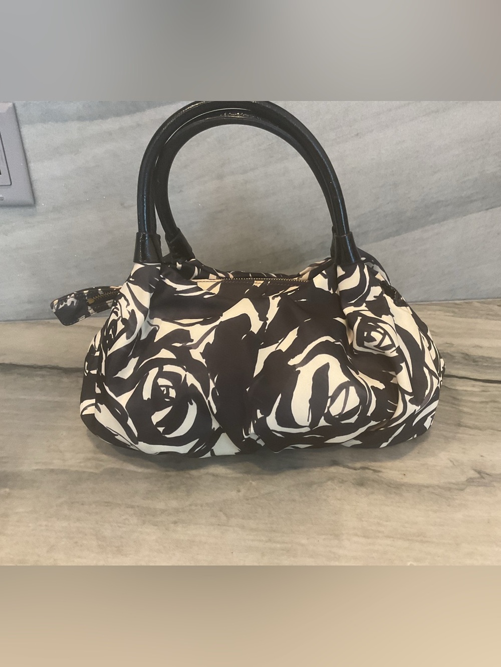 kate spade Black & White Rose-Print Satchel - Picture 5 of 11